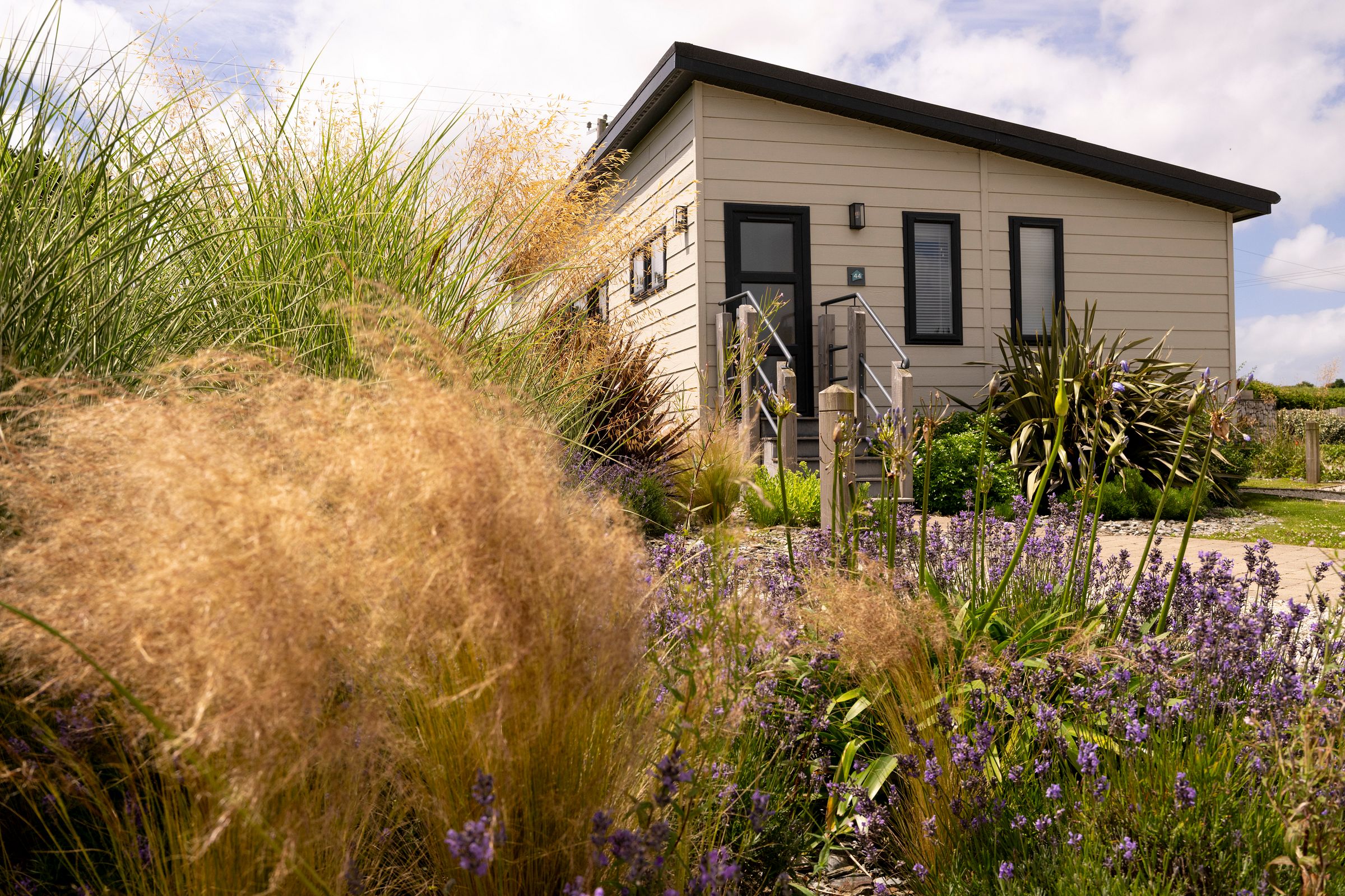 St Mabyn lodge with flowers